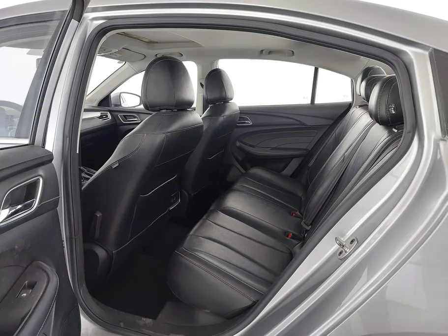 ام جي 5 LUX 2023 