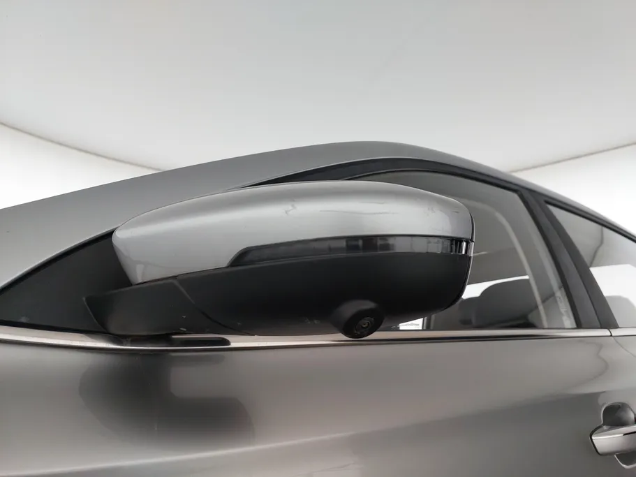 ام جي 5 LUX 2023 