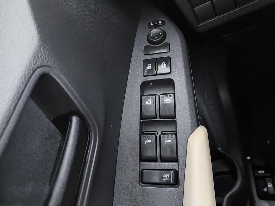 2023 Toyota Yaris  Y 