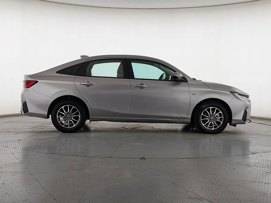 2023 Toyota Yaris  Y 