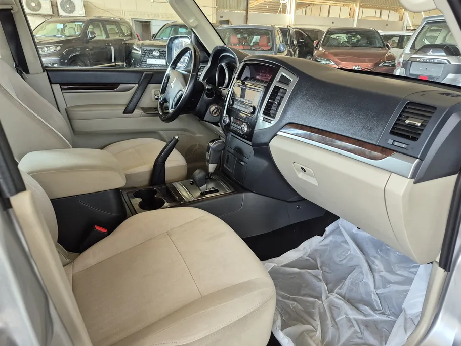 2022 Mitsubishi Pajero GLS 5Doors 