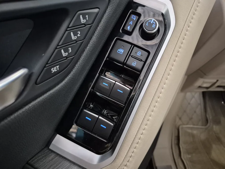 2023 Toyota Land Cruiser VXR 