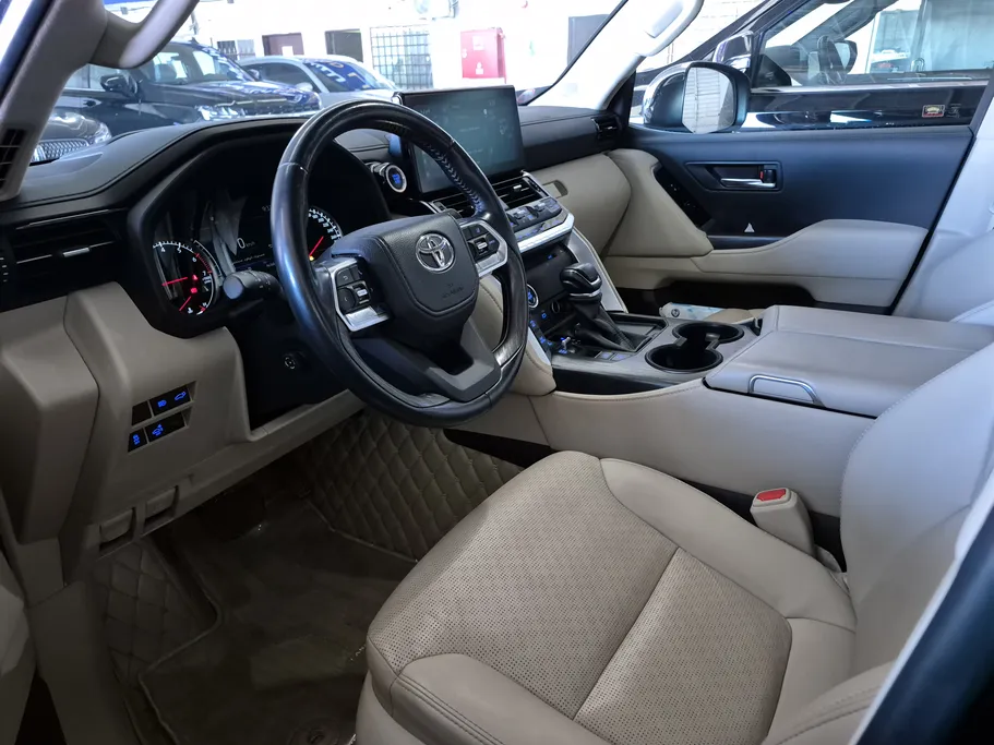 2023 Toyota Land Cruiser VXR 