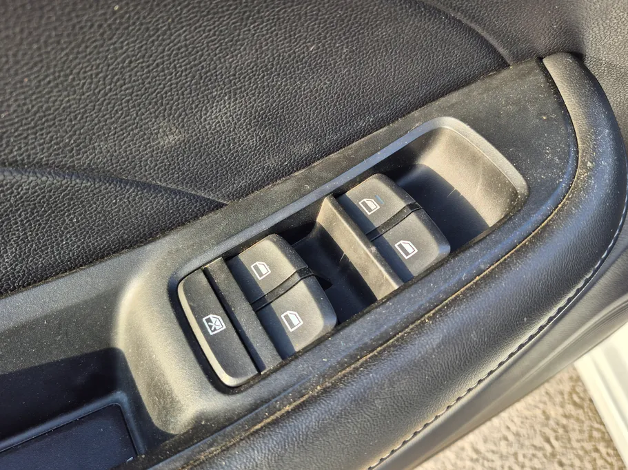 ام جي 5 STD 2023 