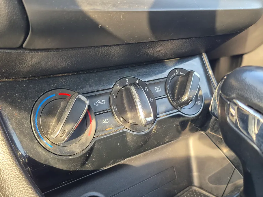 ام جي 5 STD 2023 