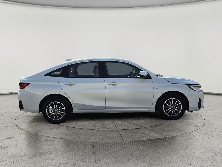 2023 Toyota Yaris  Y 