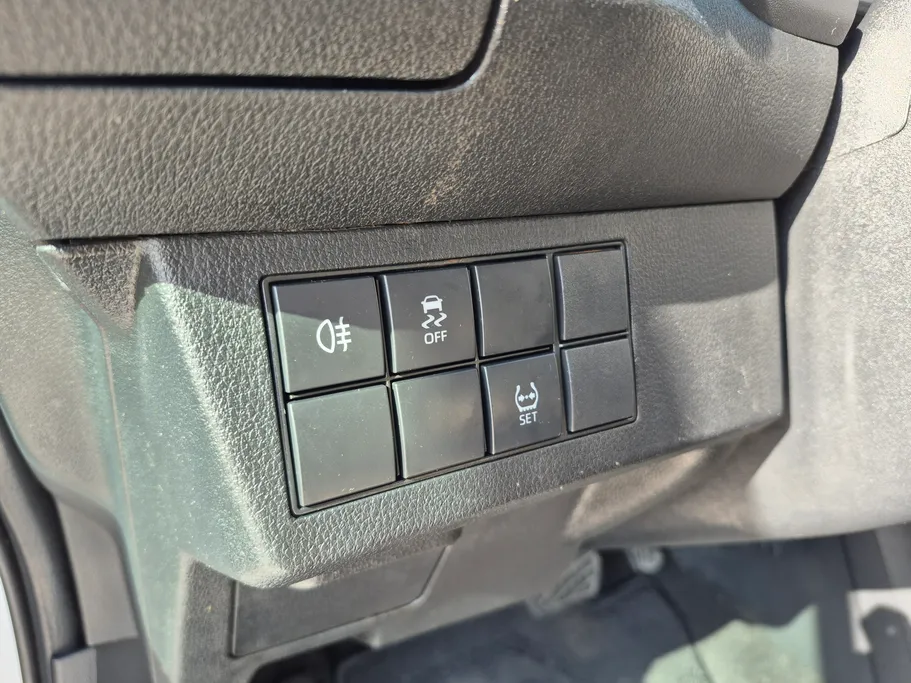 2023 Toyota Yaris  Y 