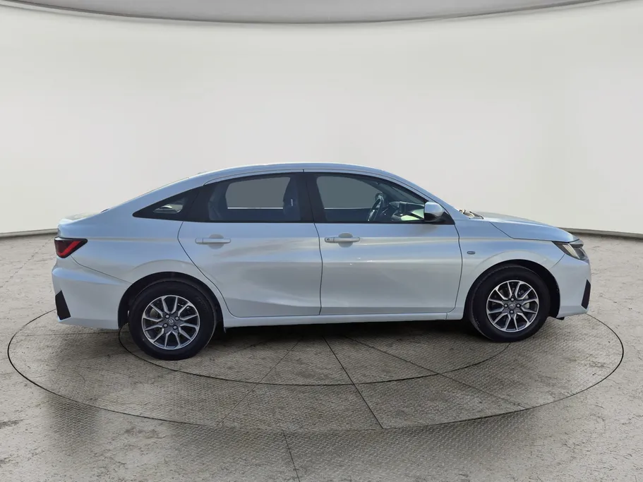 2024 Toyota Yaris  Y 