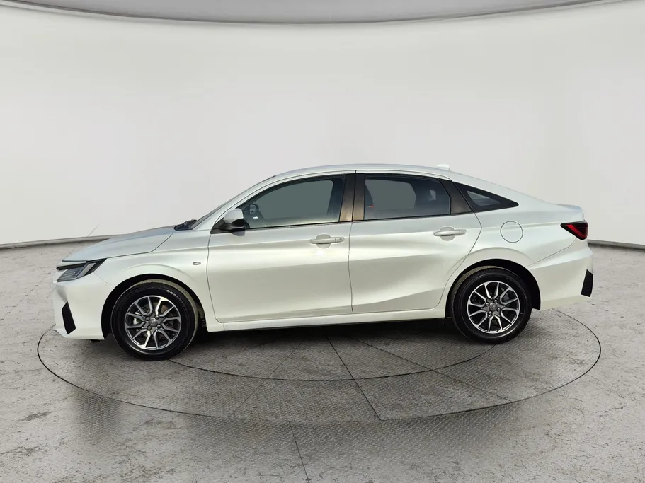 2024 Toyota Yaris  Y 