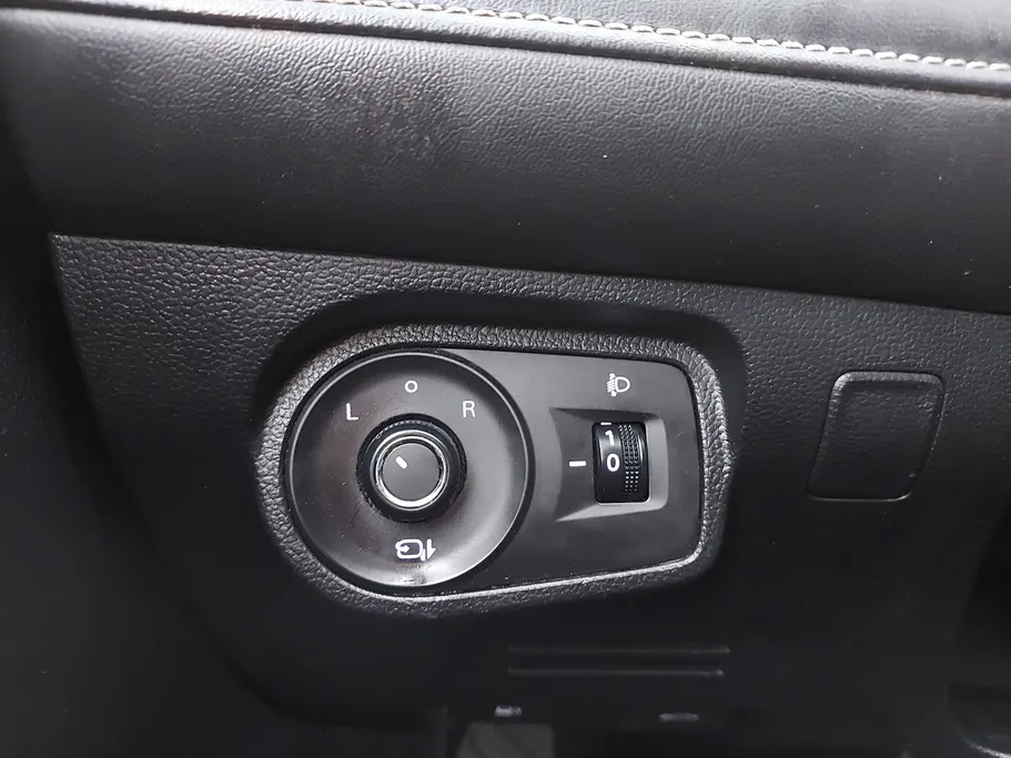 ام جي 5 LUX 2023 