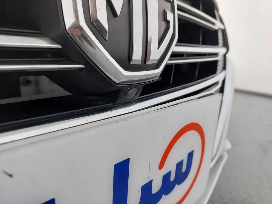 ام جي 5 LUX 2023 