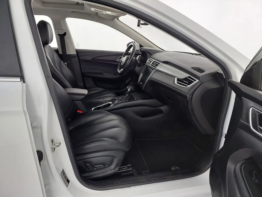 ام جي 5 LUX 2023 