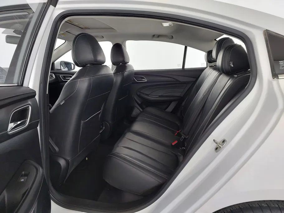 ام جي 5 LUX 2023 