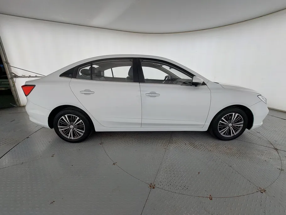 ام جي 5 LUX 2023 