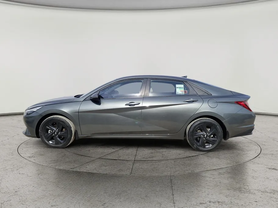 2023 Hyundai Elantra Smart 