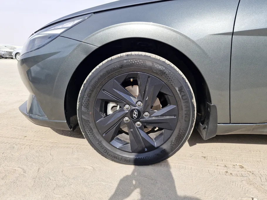 2023 Hyundai Elantra Smart 