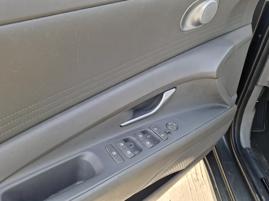 2023 Hyundai Elantra Smart 