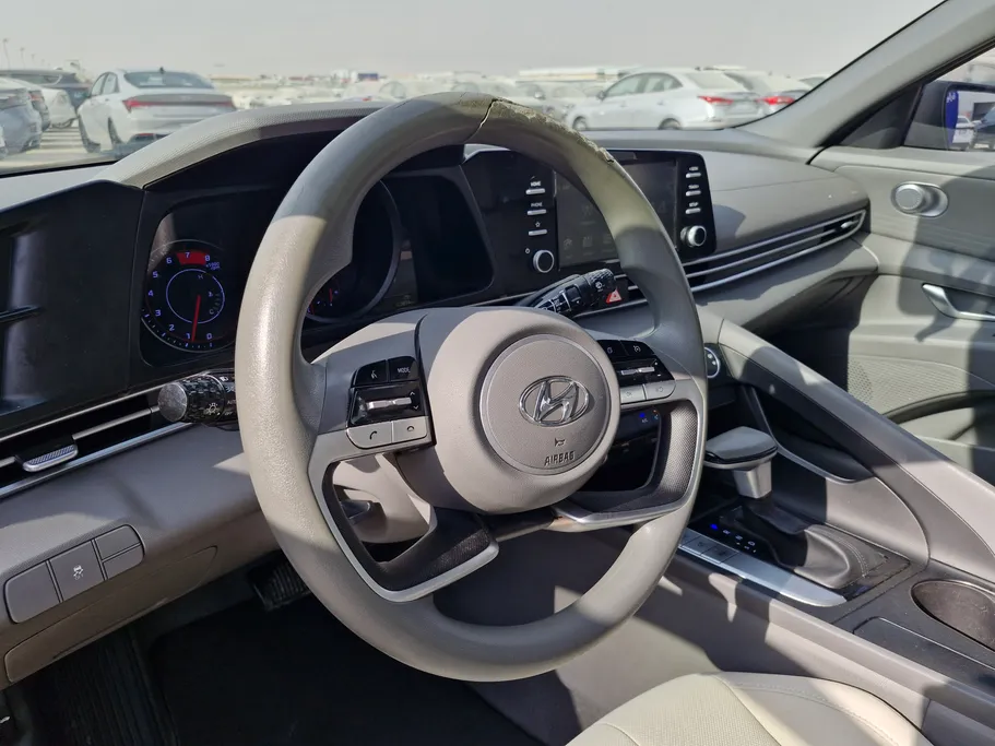 2023 Hyundai Elantra Smart 