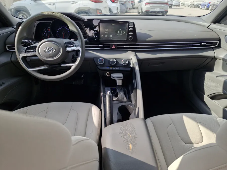 2023 Hyundai Elantra Smart 