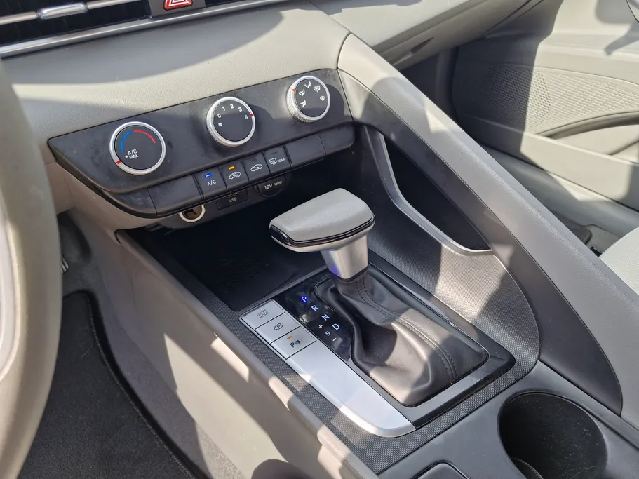 2023 Hyundai Elantra Smart 