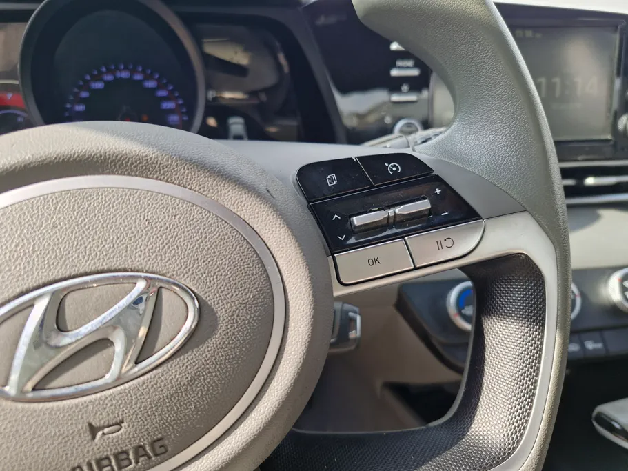 2023 Hyundai Elantra Smart 