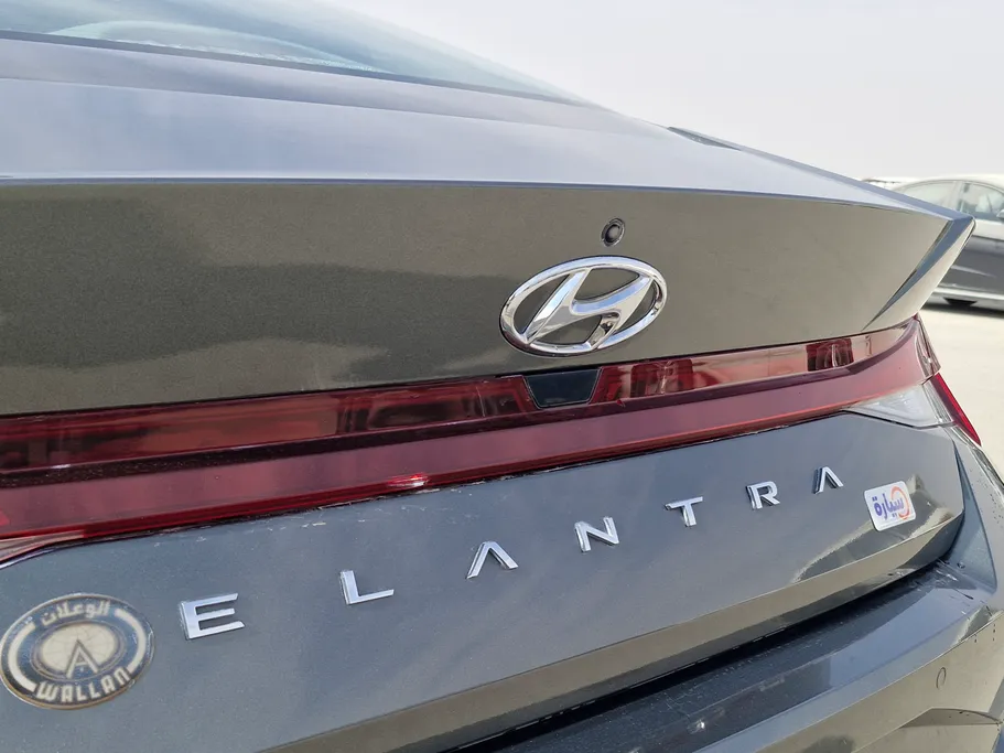 2023 Hyundai Elantra Smart 