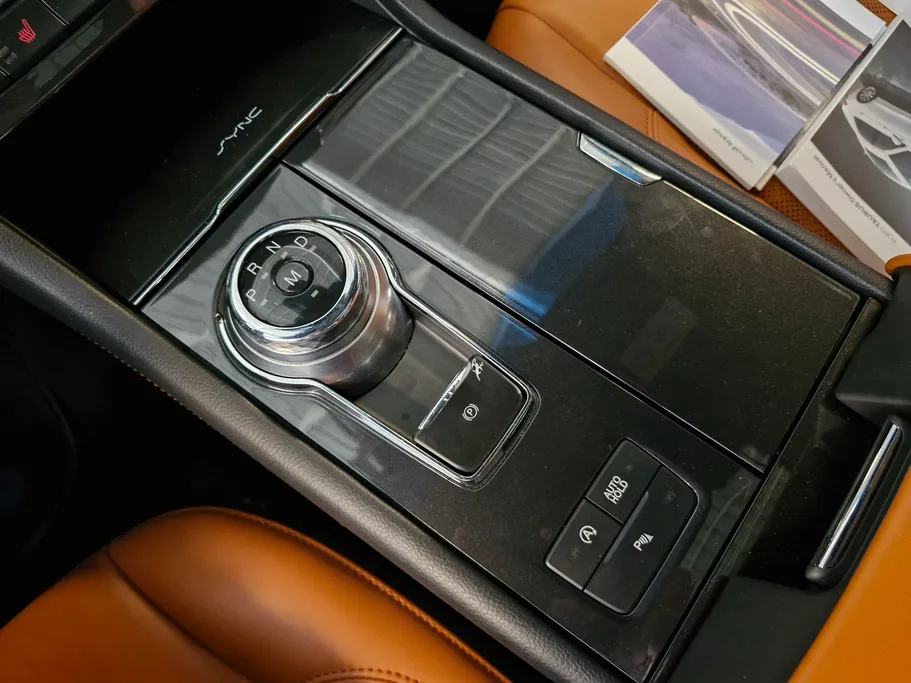 2021 Ford Taurus Titanium 