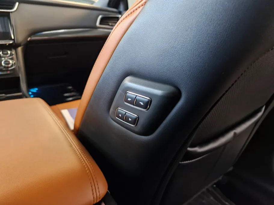 2021 Ford Taurus Titanium 