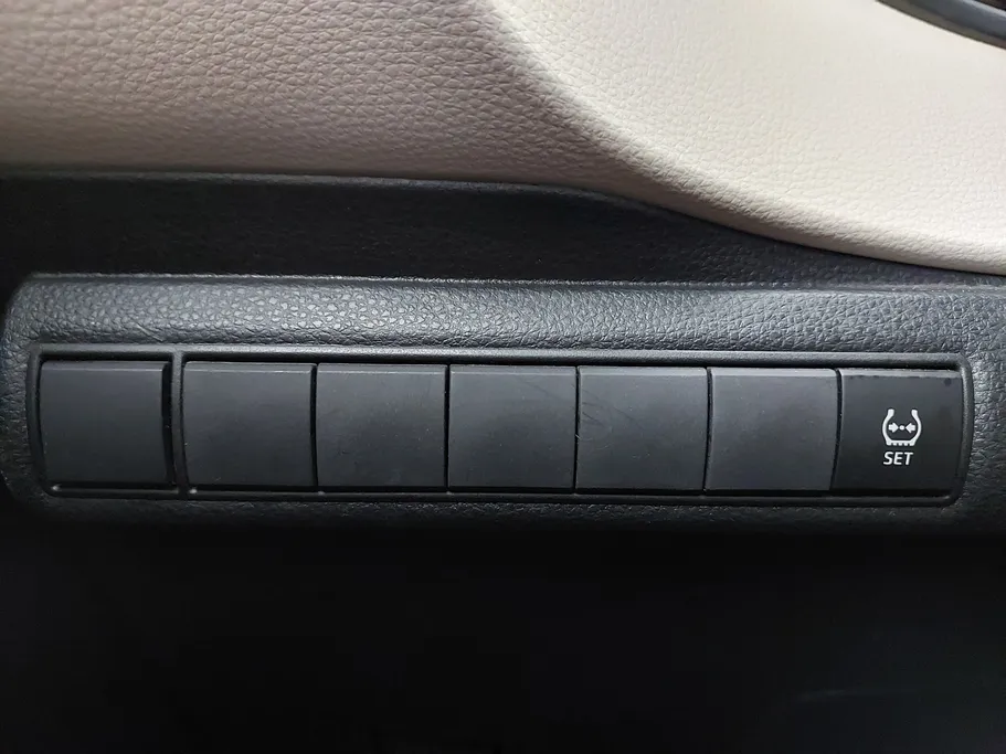 تويوتا كورولا XLI 2023 