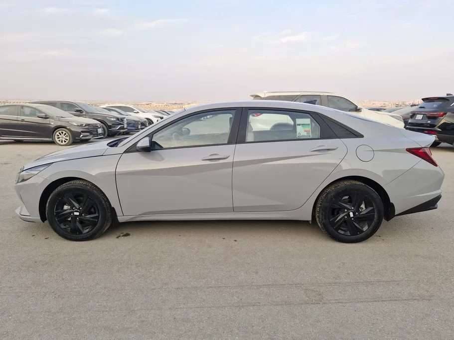 2023 Hyundai Elantra Smart 