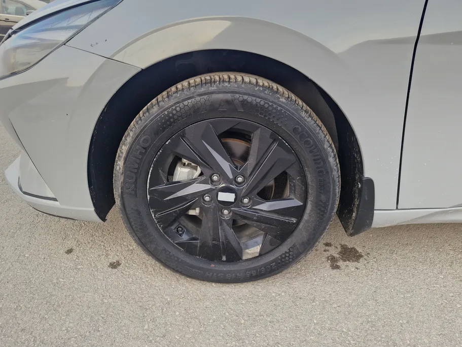 2023 Hyundai Elantra Smart 