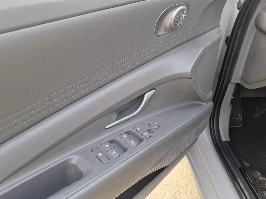 2023 Hyundai Elantra Smart 