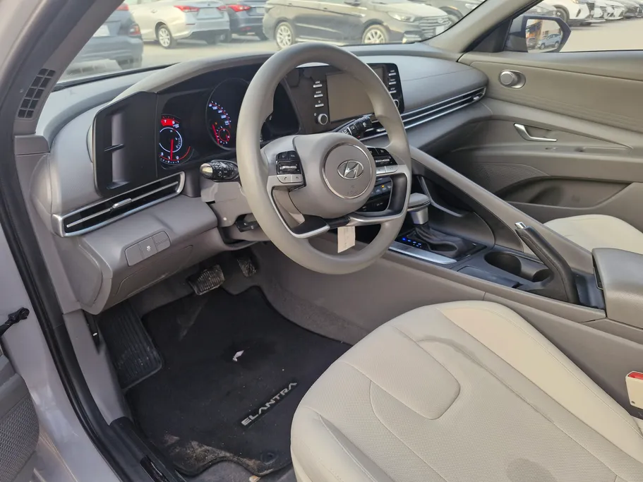 2023 Hyundai Elantra Smart 