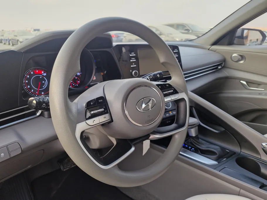 2023 Hyundai Elantra Smart 