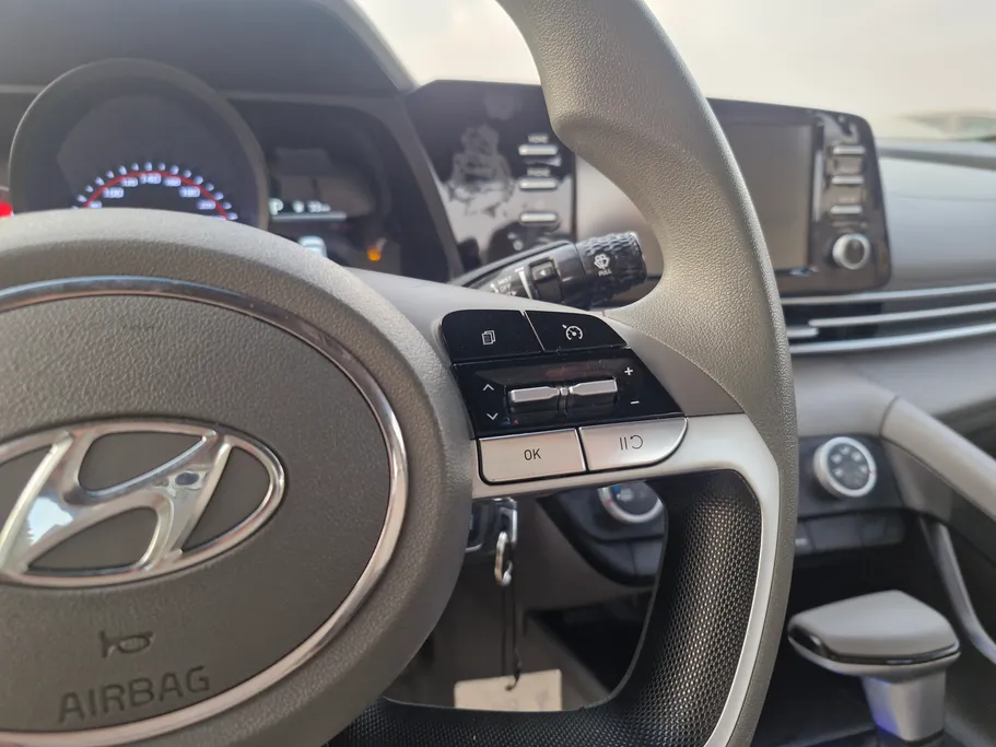 2023 Hyundai Elantra Smart 