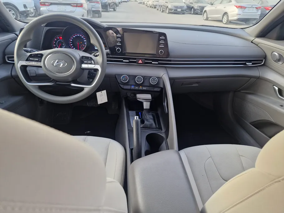 2023 Hyundai Elantra Smart 