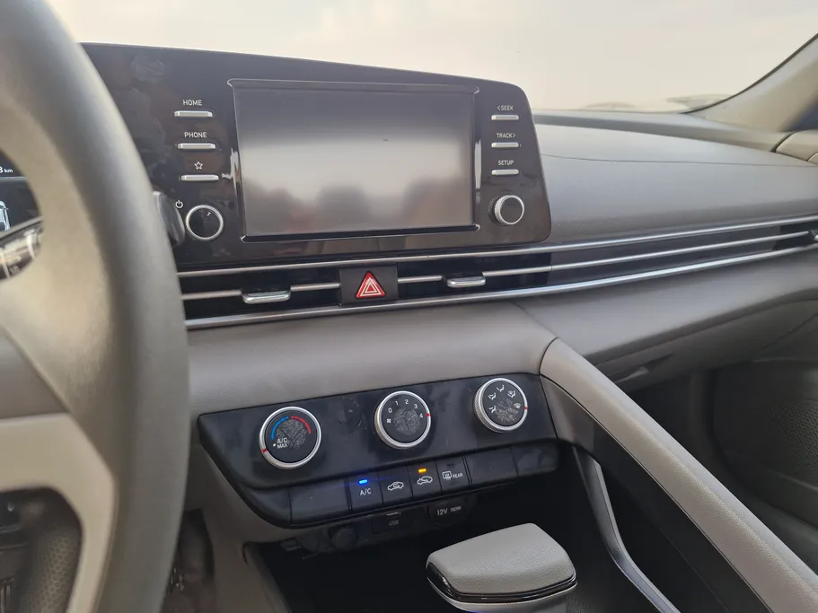 2023 Hyundai Elantra Smart 