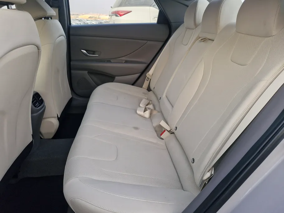 2023 Hyundai Elantra Smart 