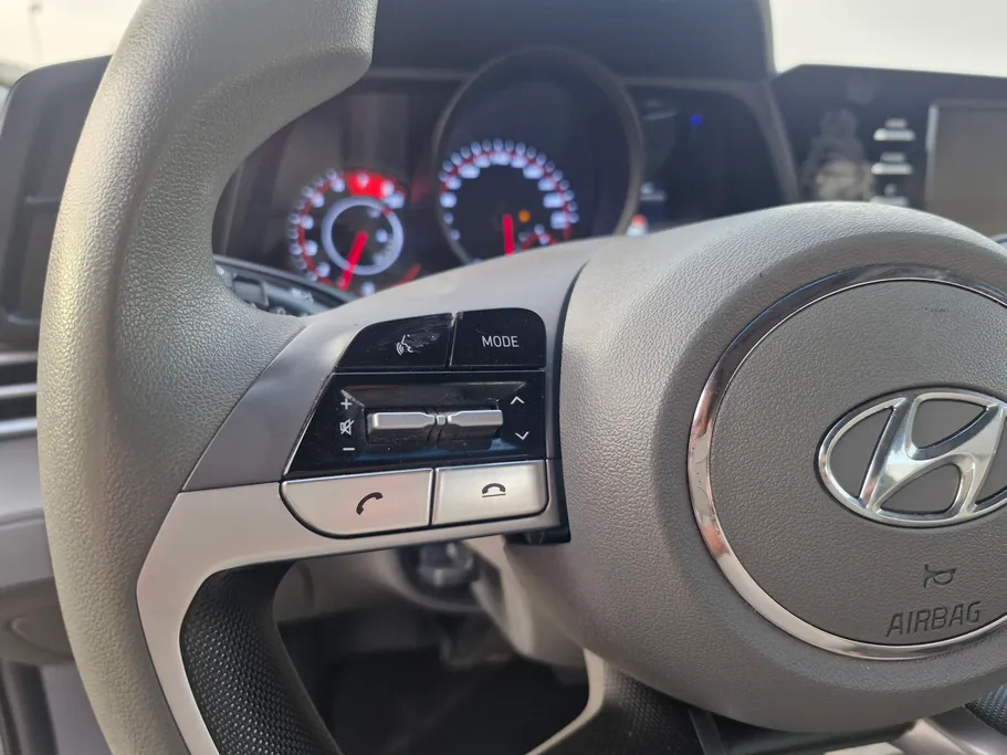 2023 Hyundai Elantra Smart 