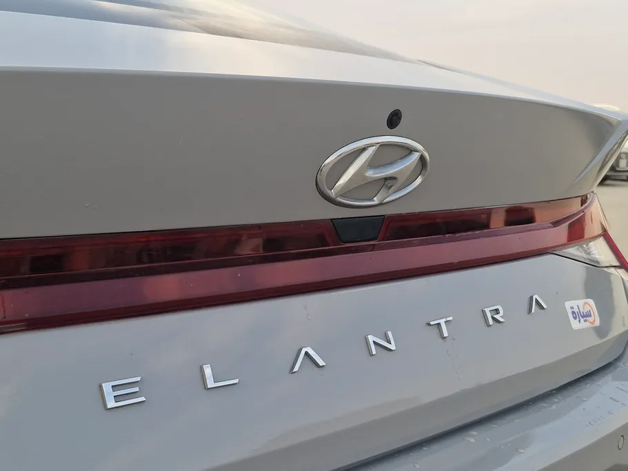 2023 Hyundai Elantra Smart 