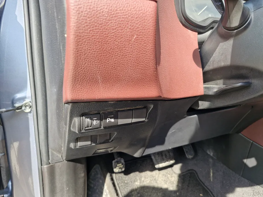 تويوتا كورولا كروس XLE HEV 2024 