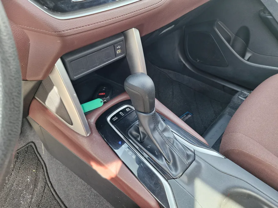 تويوتا كورولا كروس XLE HEV 2024 