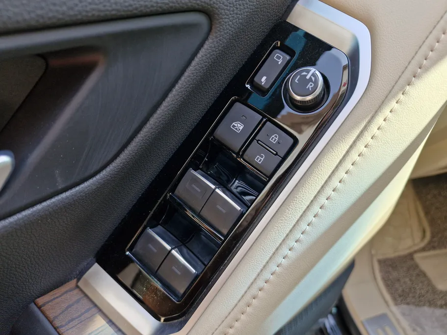 2025 Toyota Land Cruiser GXR 