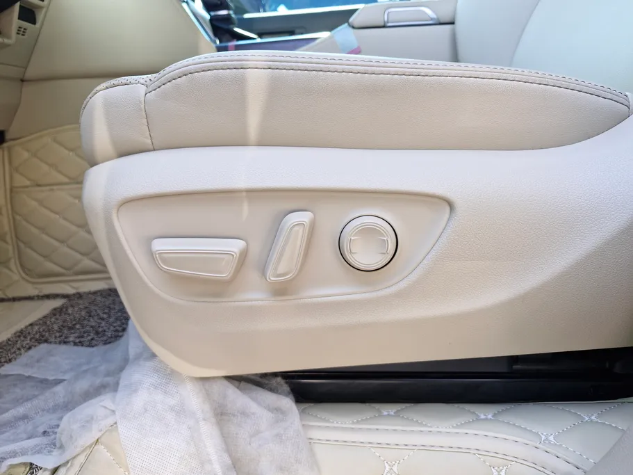 2025 Toyota Land Cruiser GXR 