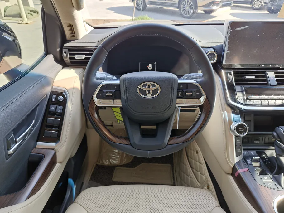 2025 Toyota Land Cruiser GXR 