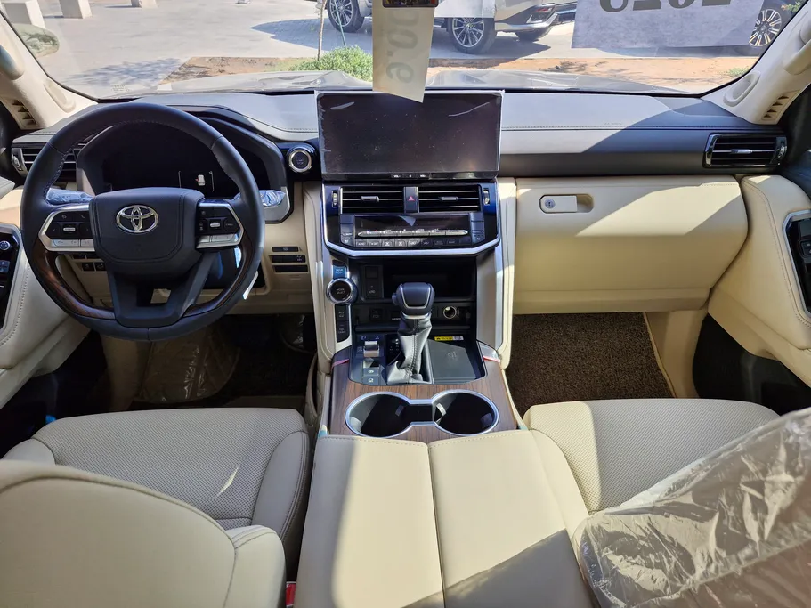 2025 Toyota Land Cruiser GXR 