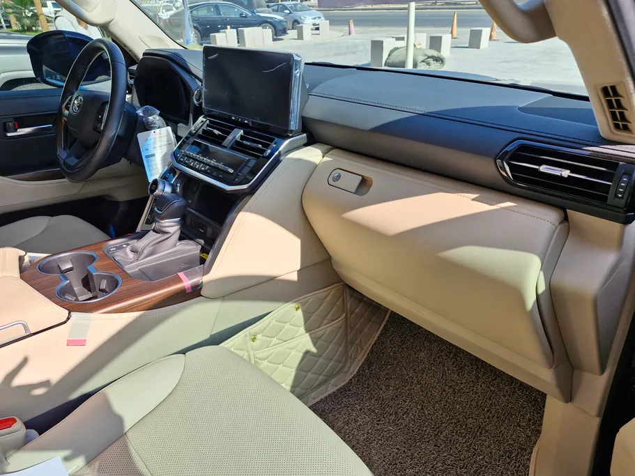 2025 Toyota Land Cruiser GXR 