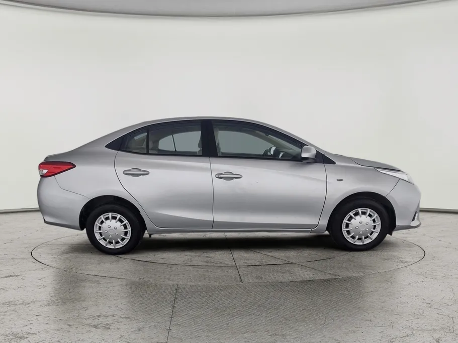 2021 Toyota Yaris  Y 