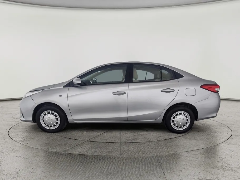 2021 Toyota Yaris  Y 