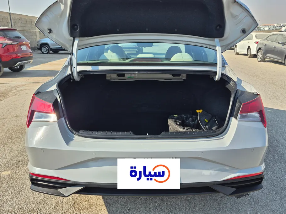 2023 Hyundai Elantra Smart 